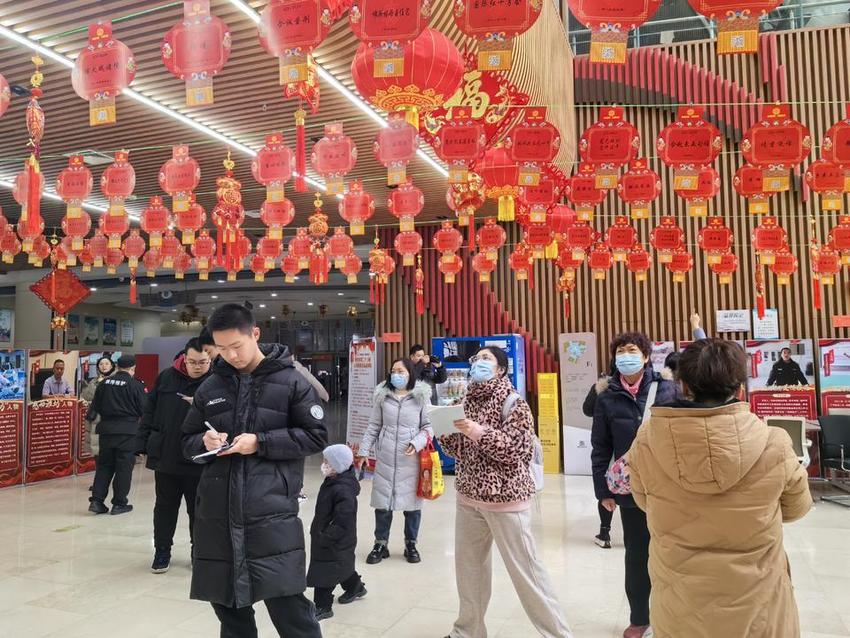 十组家庭同台竞技，潍坊市图书馆上演元宵节版“一站到底”