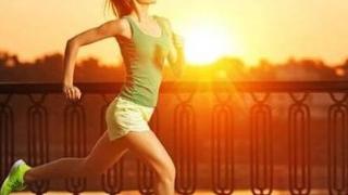 早上跑步，空腹跑还是饭后跑？晨跑的正确标准是什么？