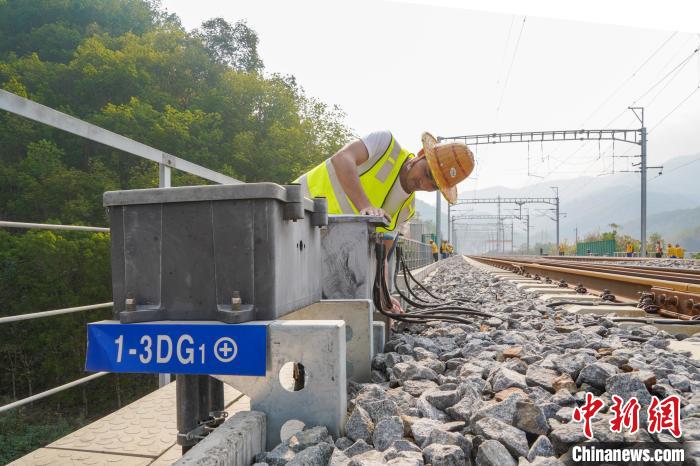 中老铁路上的防洪“诊疗师”：织牢汛前“安全网”