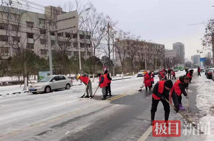 昼夜不停破冰除雪，湖北荆州市荆州区全力保障国省干线和城乡道路