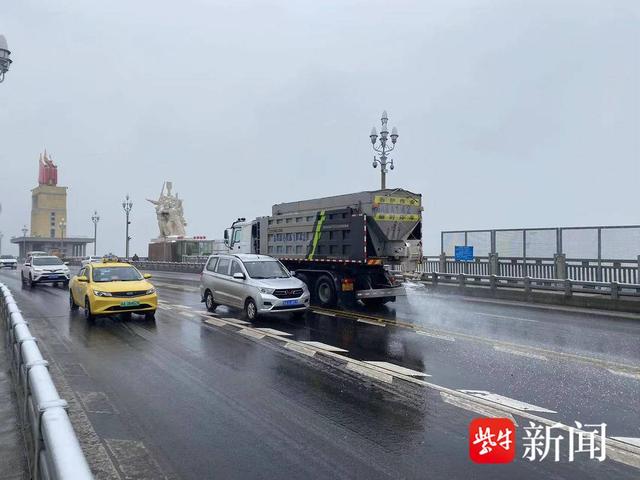 南京公路各公路站不遗余力做好扫雪除冰工作