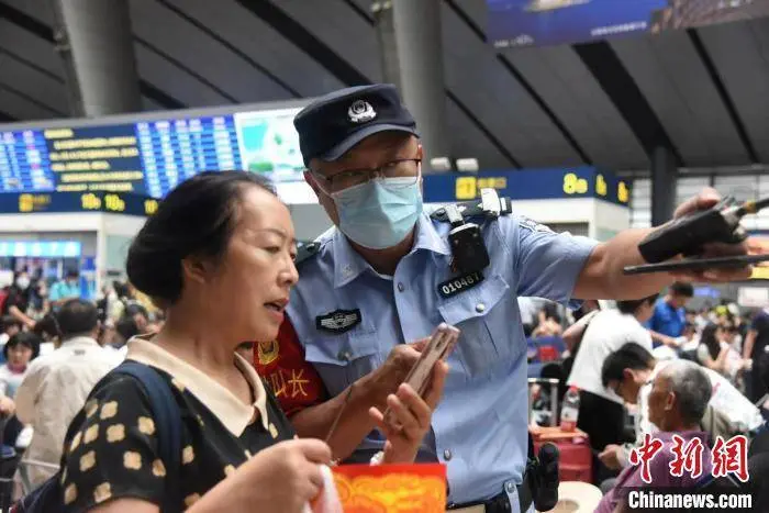 受山东地震影响部分列车停运、晚点 北京铁警全力做好旅客秩序维护工作