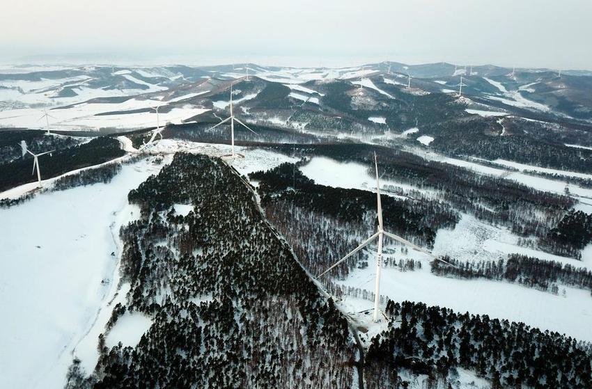 冰天雪地 中国最北省份风电机组运行、建设“两头热”