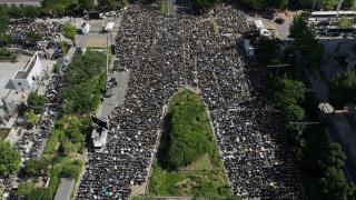 韩媒：韩国全国教师集会追悼轻生教师、呼吁维权，多地学校暂停授课