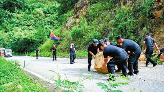 暴雨来袭，玉溪警方除险安民显担当