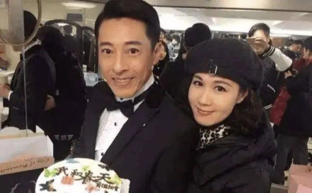 他们结婚丁克至今，25年不吃肉不生孩子，如今57岁像30岁