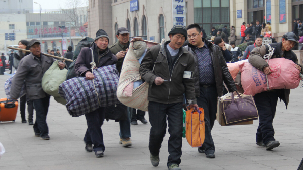 第一代农民工晚年岁月：打工23年，他孤身回乡寄居洞穴 当地为其安排临时住房