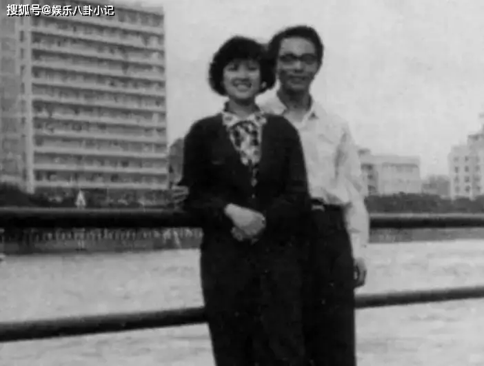 她是国家一级演员，与丈夫结婚46年零绯闻，61岁终于当上妈妈