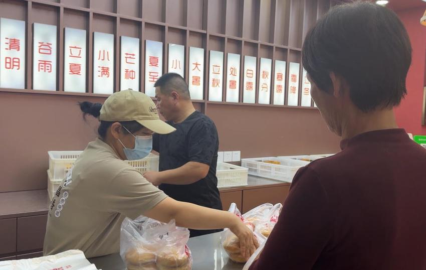 木糖醇月饼等少糖节令美食走上餐桌，医生提醒中秋应当健康饮食