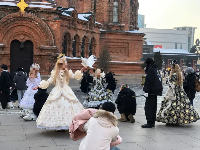 东北旅游热带火俄罗斯公主写真：一个月新开近20家店，有摄影师来旅游却连拍大半个月