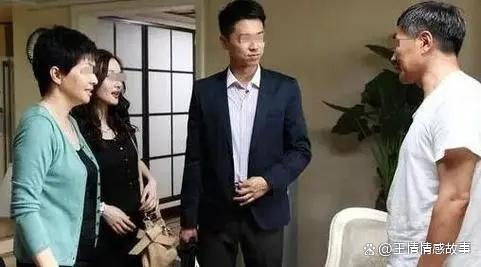 她42岁离婚了，拿到500万，带着2个孩子与爸妈一起生活