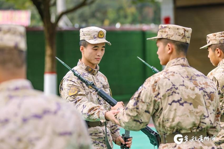 【高清组图】练胆气 砺血性 武警安顺支队开展刺杀训练