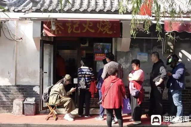 济南网红烧饼店日售两千个 有老人每天穿城赶来只好这一口