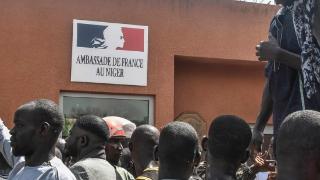 法国驻尼日尔大使馆遭冲击，法总统府发出严厉警告