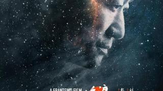 电影《流浪地球2》发布“星尘”角色海报，太阳危机一触即发