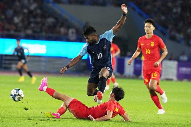 亚运会男足小组赛首轮中国队5:1战胜印度队