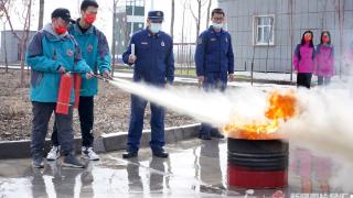 乌鲁木齐这个社区团支部邀请学生走进消防救援站涨知识