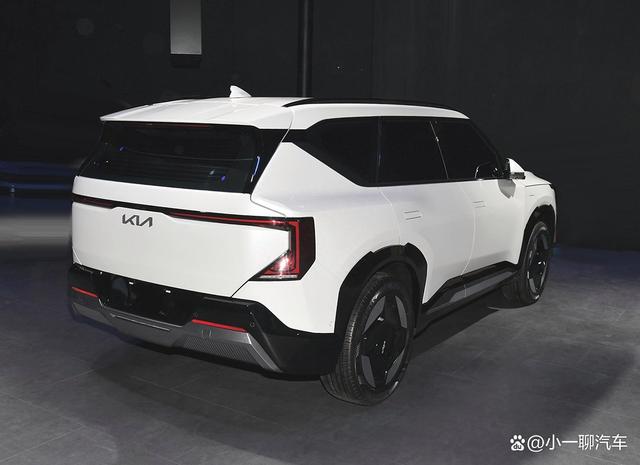 起亚全新SUV EV5将上市，外观很科幻，配比亚迪电池