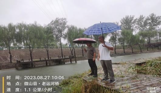 济宁市微山县驩城镇：强降雨来袭 巡查进行时