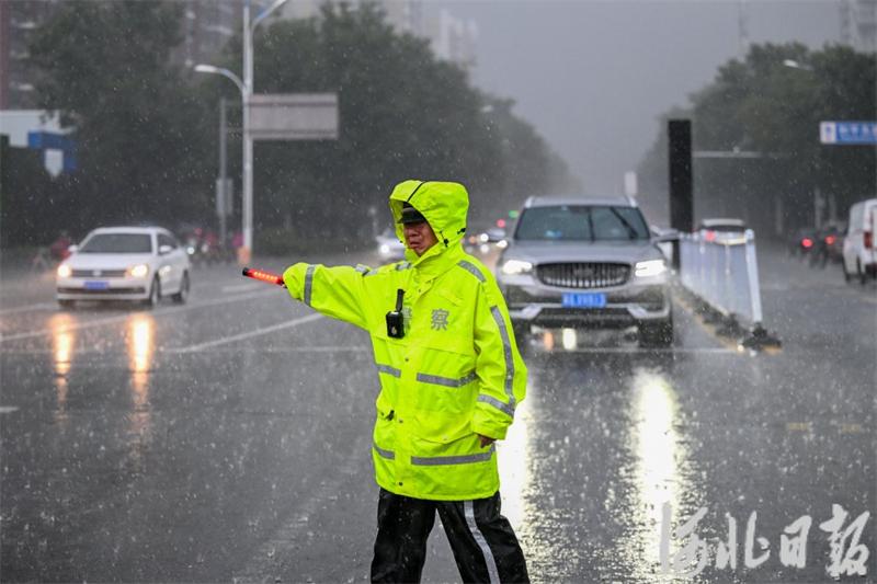 石家庄：应对强降雨在行动