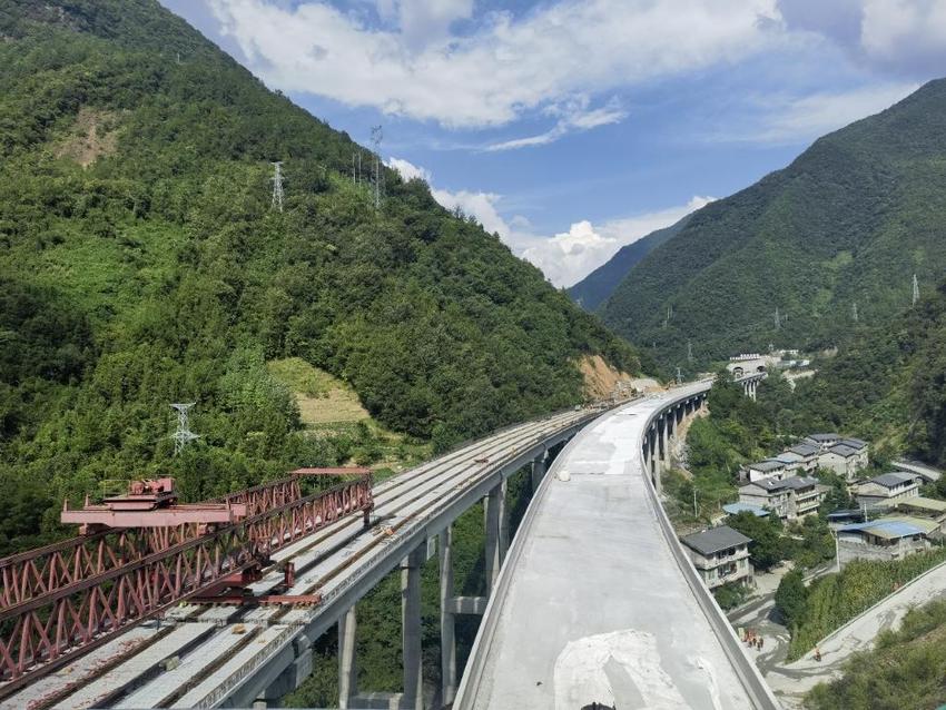 城开高速城口县城至北屏互通段右幅贯通 有望今年通车