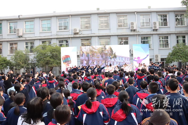 六中位育中学举办文化艺术节 学生：每一个节目都太棒了！