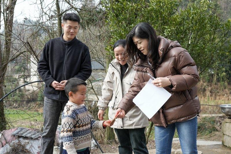 春节慰问暖人心 年味渐浓情更浓