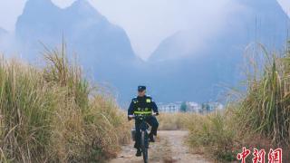 （新春走基层）铁警蒋小军：用自行车骑出平安线路