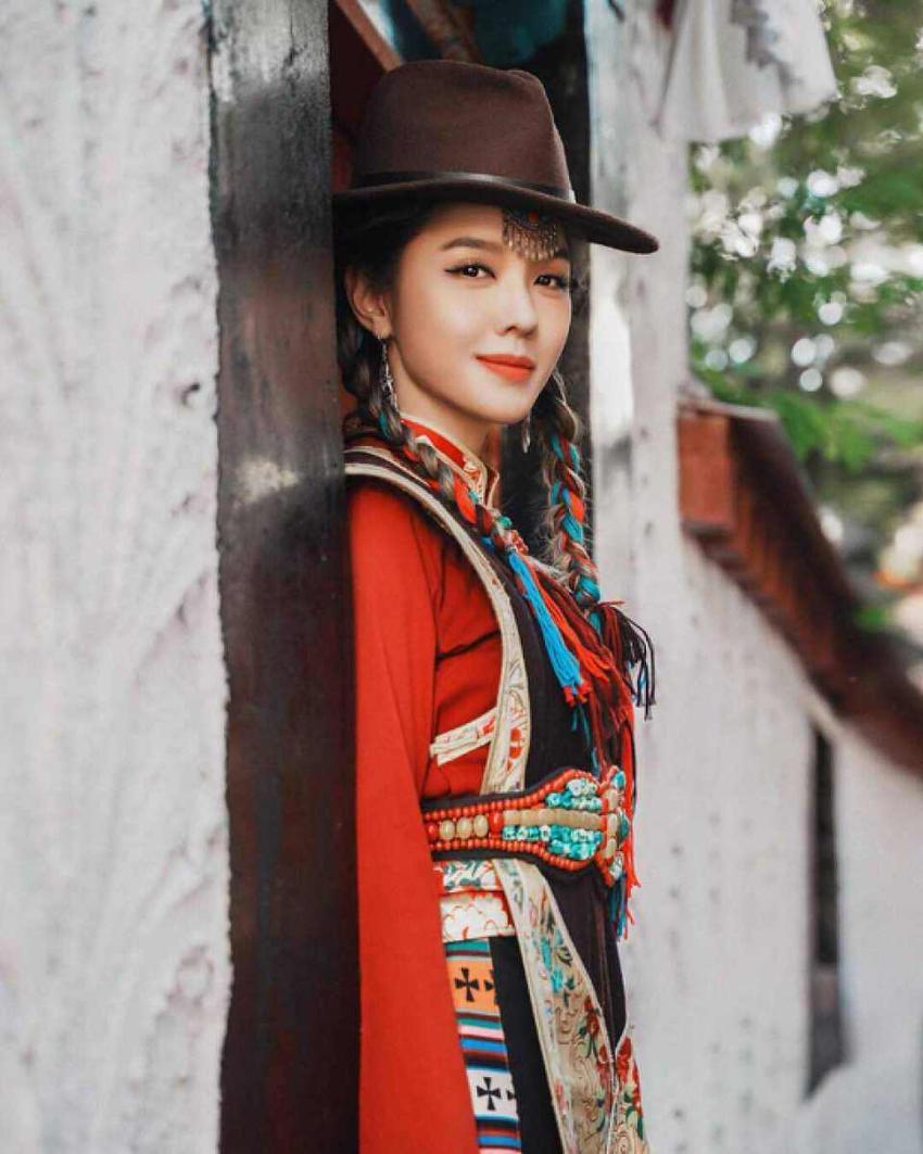 官恩娜晒西藏旅行照，自带美颜效果，却得到摄影师这样回应