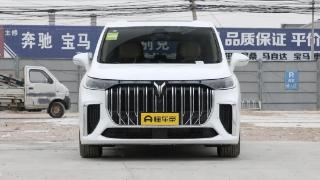 岚图梦想家PHEV2022款低碳版采用独特的承载式车身结构