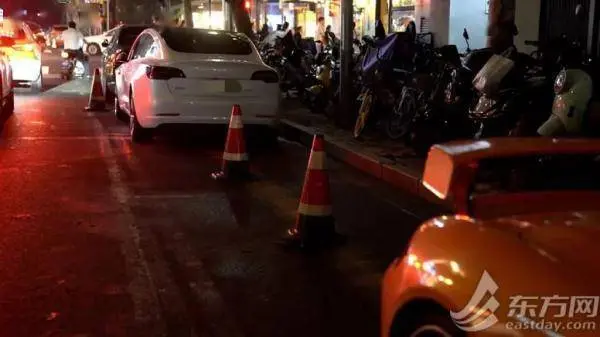 网红步行街的“守夜人”：从黑夜到黎明，守护250米长的人间烟火