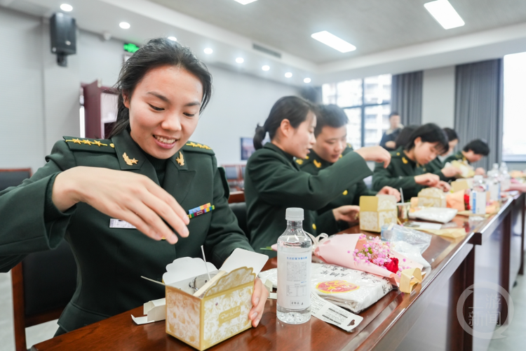 军地同欢庆 来一场别开生面的“女神节”活动