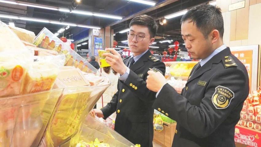 关岭：龙年过节年味浓 货丰价稳供应足