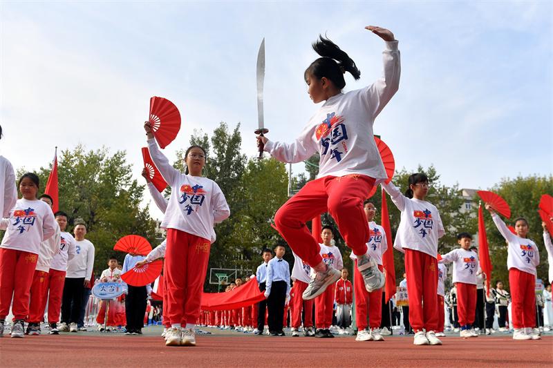 山东青岛：多彩秋季 快乐运动