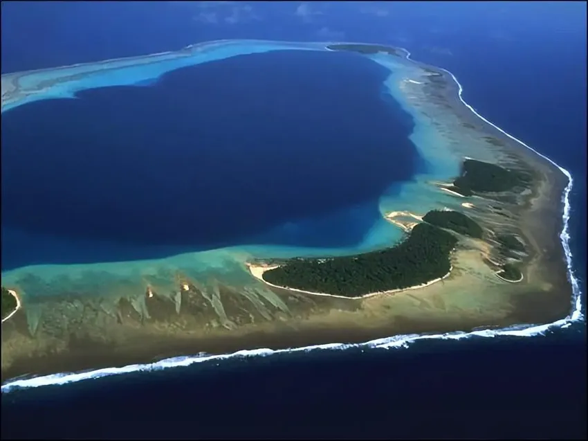 美南海算计落空，中方四岛礁方向出手，100余艘船只让美认清现实