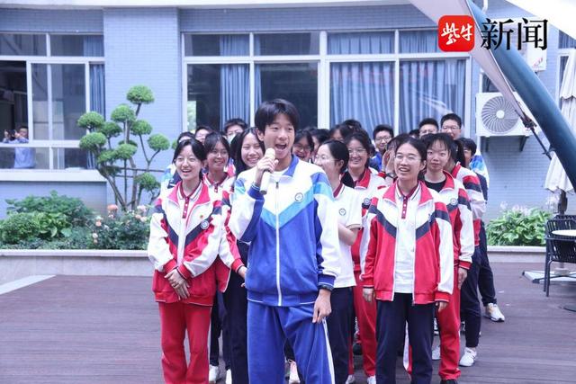 金陵中学河西分校举行“糕粽祝福”高考壮行活动