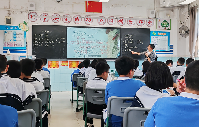 榕城中学博东实验学校初中部开展教研交流活动