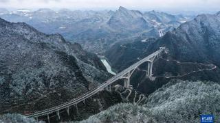 贵黄高速连接线甘溪特大桥建成通车