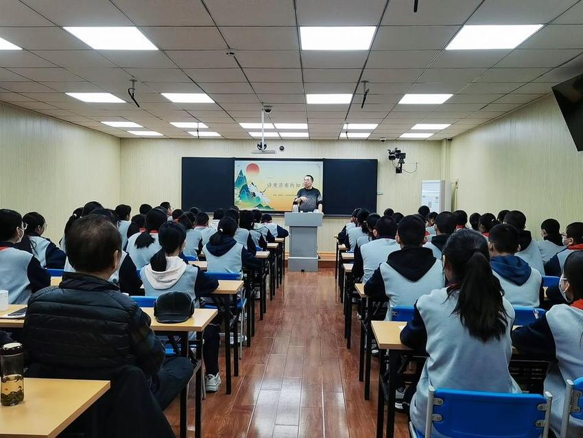 品诗歌于校园！济南这所中学“中小学语文教学特色学校”揭牌