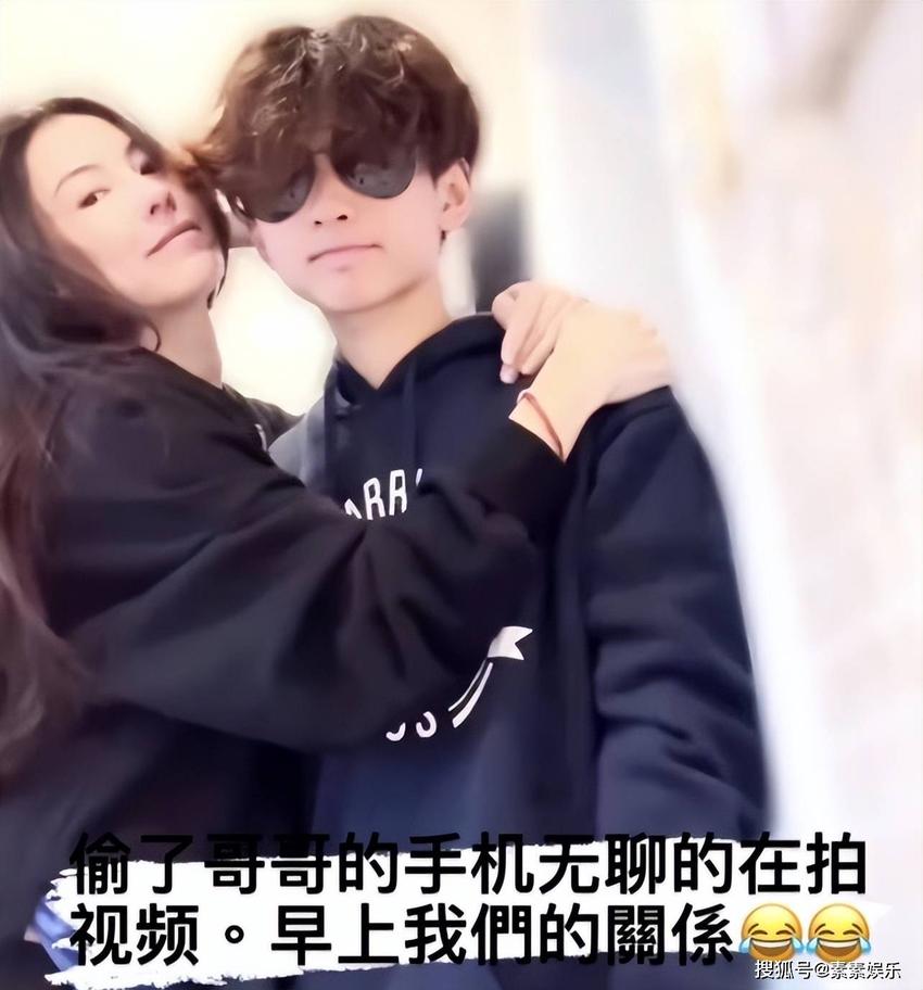 谢霆锋的小儿子Quintus露面，和妈妈张柏芝拿Lucas手机玩自拍