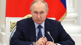 俄总统普京签署法律，允许在实行战时状态的地区举行选举