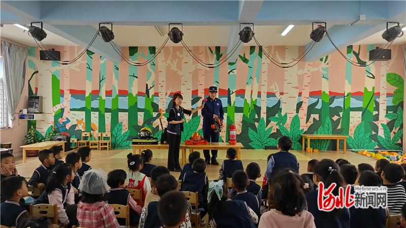 怀安县：消防宣传进幼儿园 师生“零距离”学知识