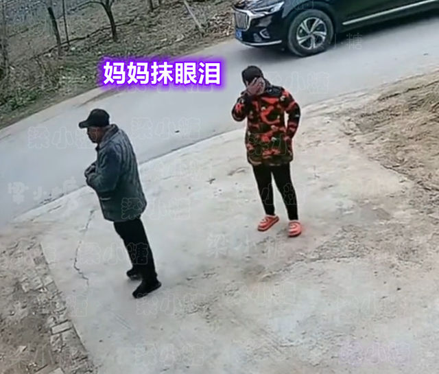 爸爸离家去打工，小孩哭闹不让离开，网友：心里不是滋味