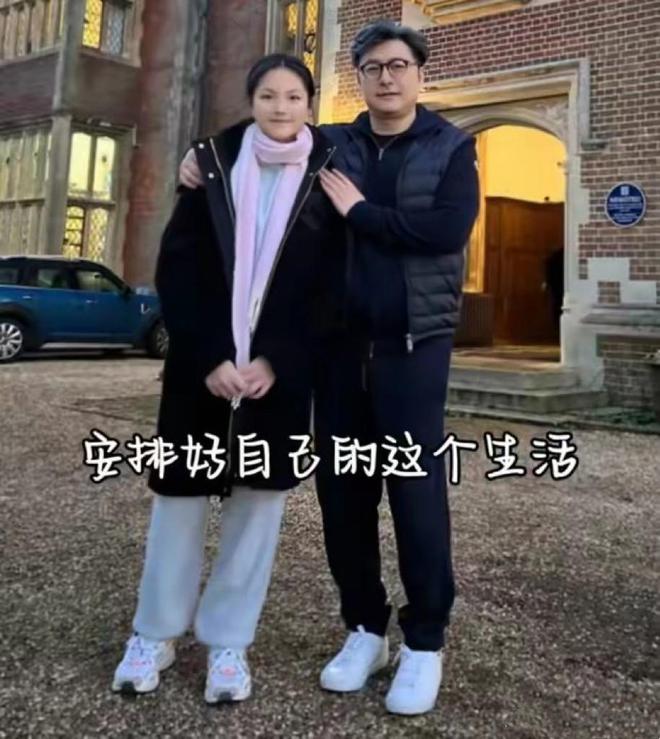 王诗龄回英国读书，父亲王岳伦到机场送行，女儿依依不舍当场落泪