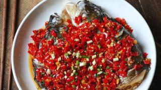 剁椒鱼头，简单的一道菜却包含了湖南菜的麻辣鲜香