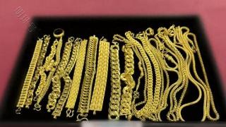 旅客在内衣中绑藏黄金项链7条、黄金手链11条等被海关查获