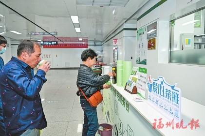 地铁5站点提供万杯茉莉花杯中茶