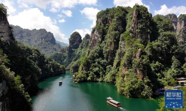 湖南张家界：夏日宝峰湖风景宜人