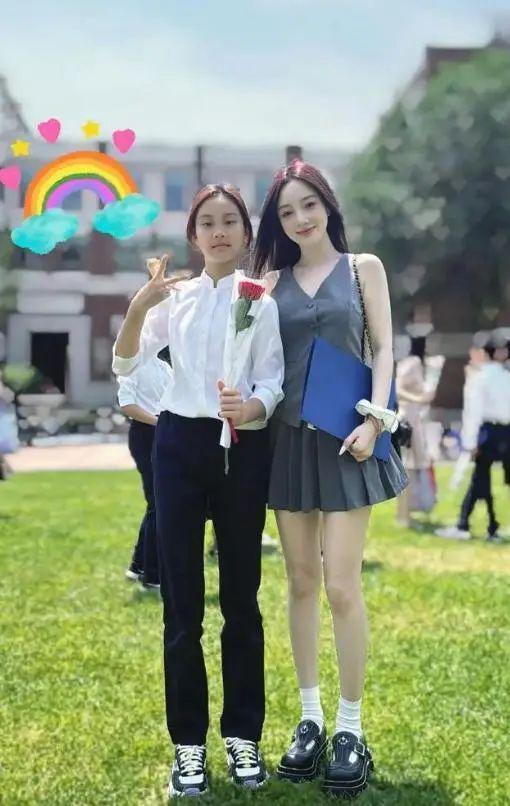 李小璐携女参加堂妹婚礼，把亲子装穿成姐妹装，回程救猫惹争议！