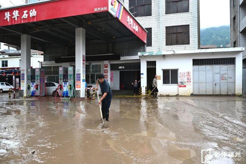 全力抢险救援！他们在风雨中逆行！